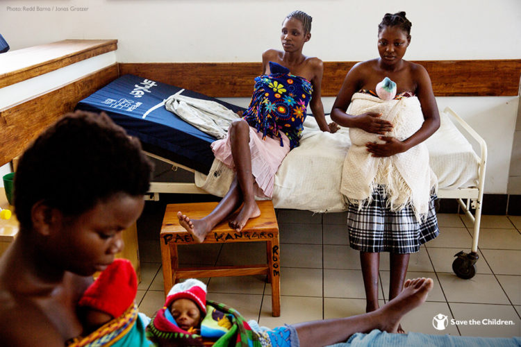 Newborn babies and their mothers receive care in a health center located in Malawi where Save the Children supports proven programs, such as Kangaroo Mother Care. Photo credit: REDD BARNA / JONAS GRATZER